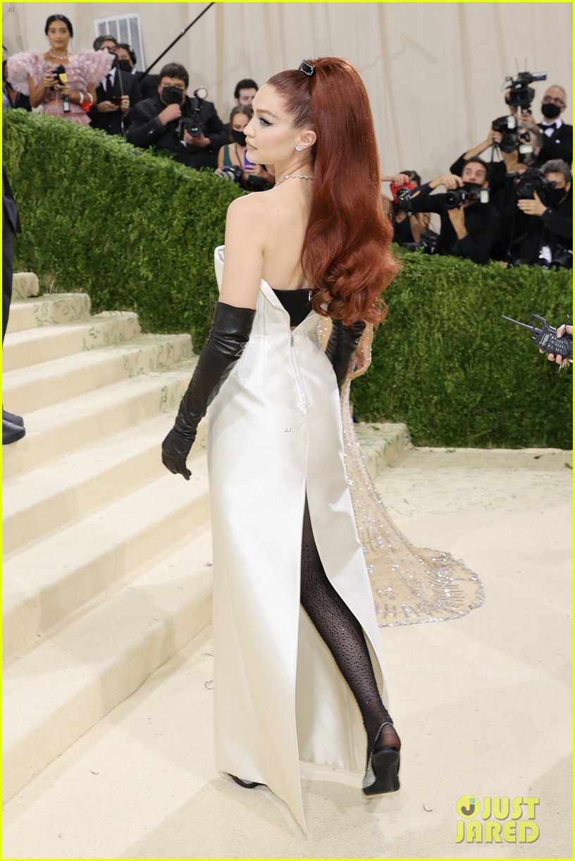 Gigi Hadid Debuts Red Hair at Met Gala 2021 | Photo 1323893 - Photo ...