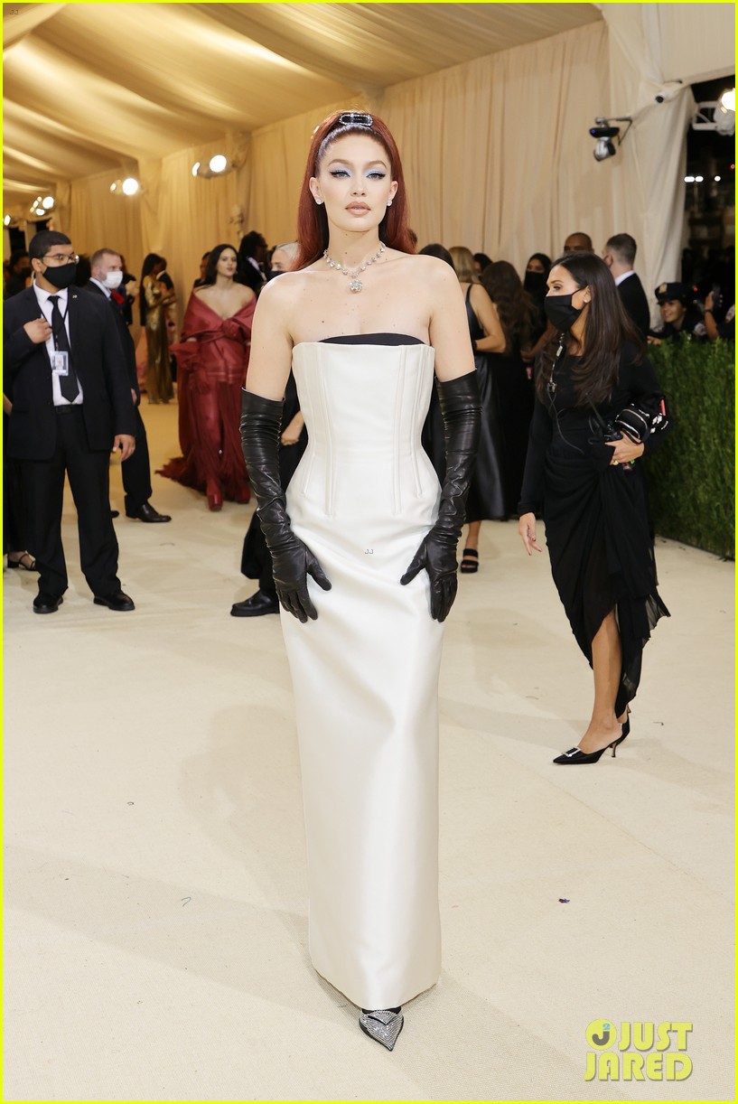 Full Sized Photo of gigi hadid debuts red hair at met gala 2021 22 ...