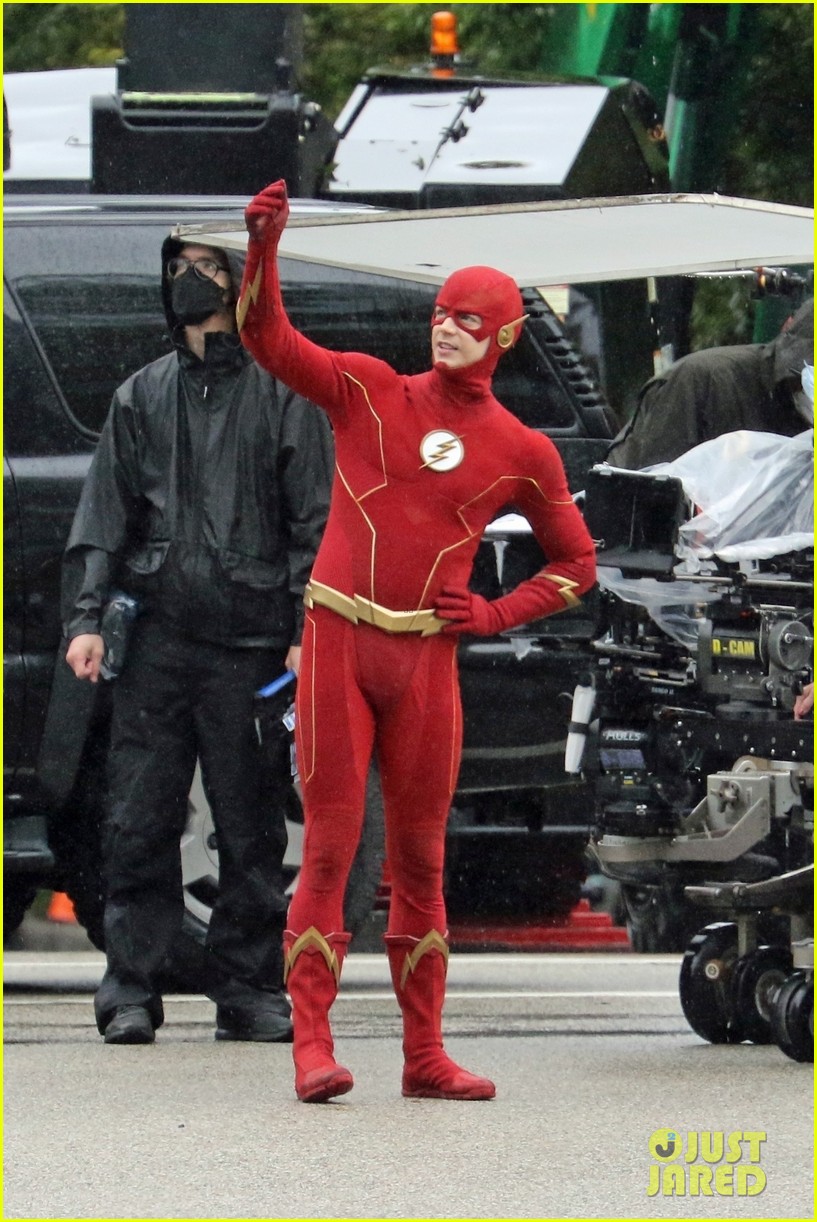 Full Sized Photo Of Grant Gustin Photographed On The Flash Set For