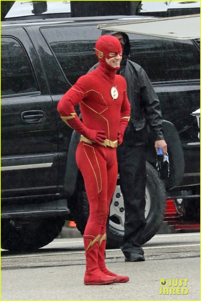grant gustin photographed on the flash set for first time in season 8 12