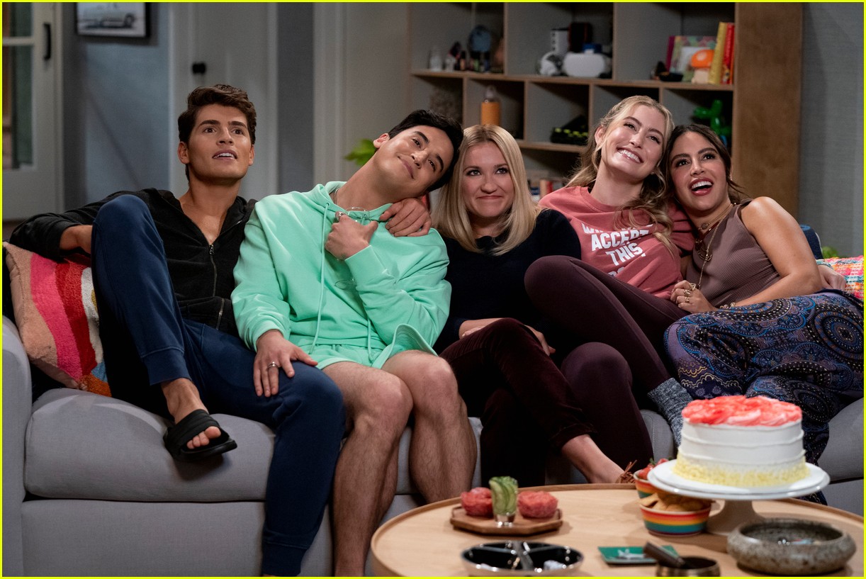 gregg sulkin shows off ripped abs in pretty smart trailer with emily osment 08