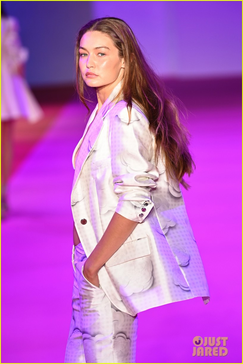 Full Sized Photo of gigi hadid brandon maxwell show nyfw 07 | Gigi