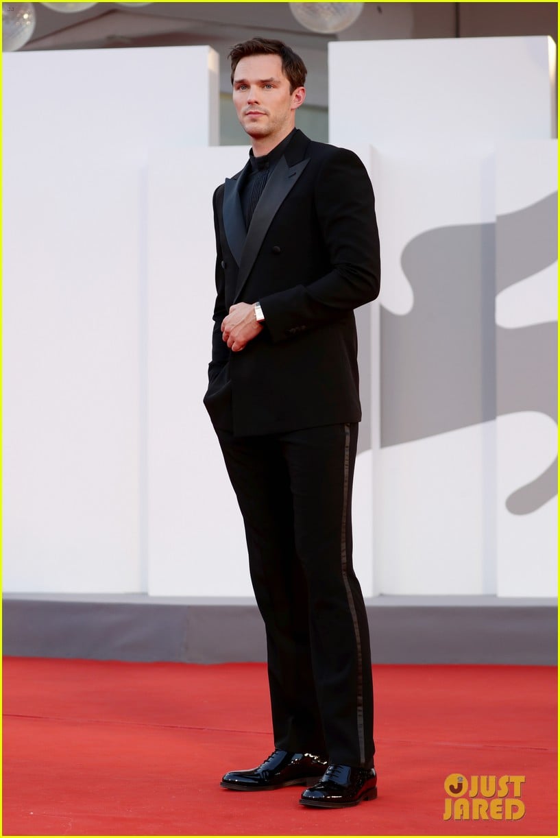 hailee steinfeld young hollywood venice film festival 11