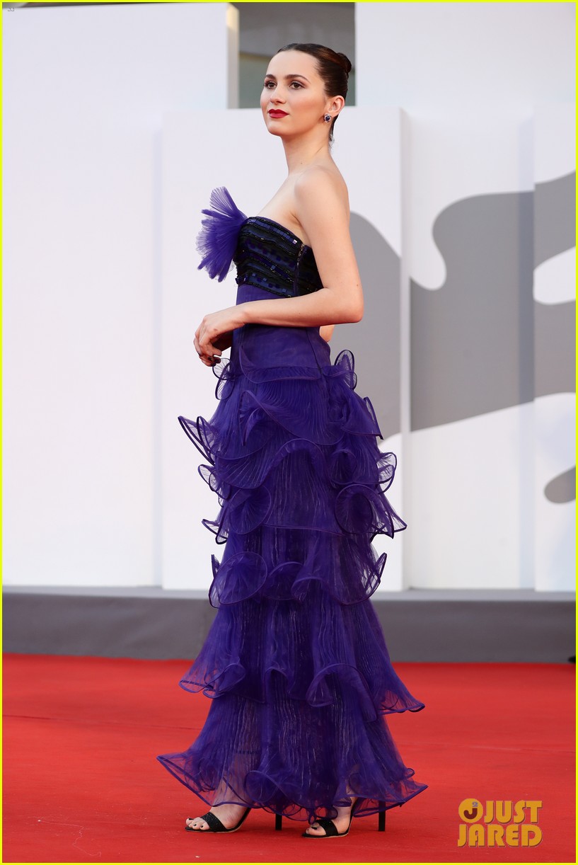 hailee steinfeld young hollywood venice film festival 22