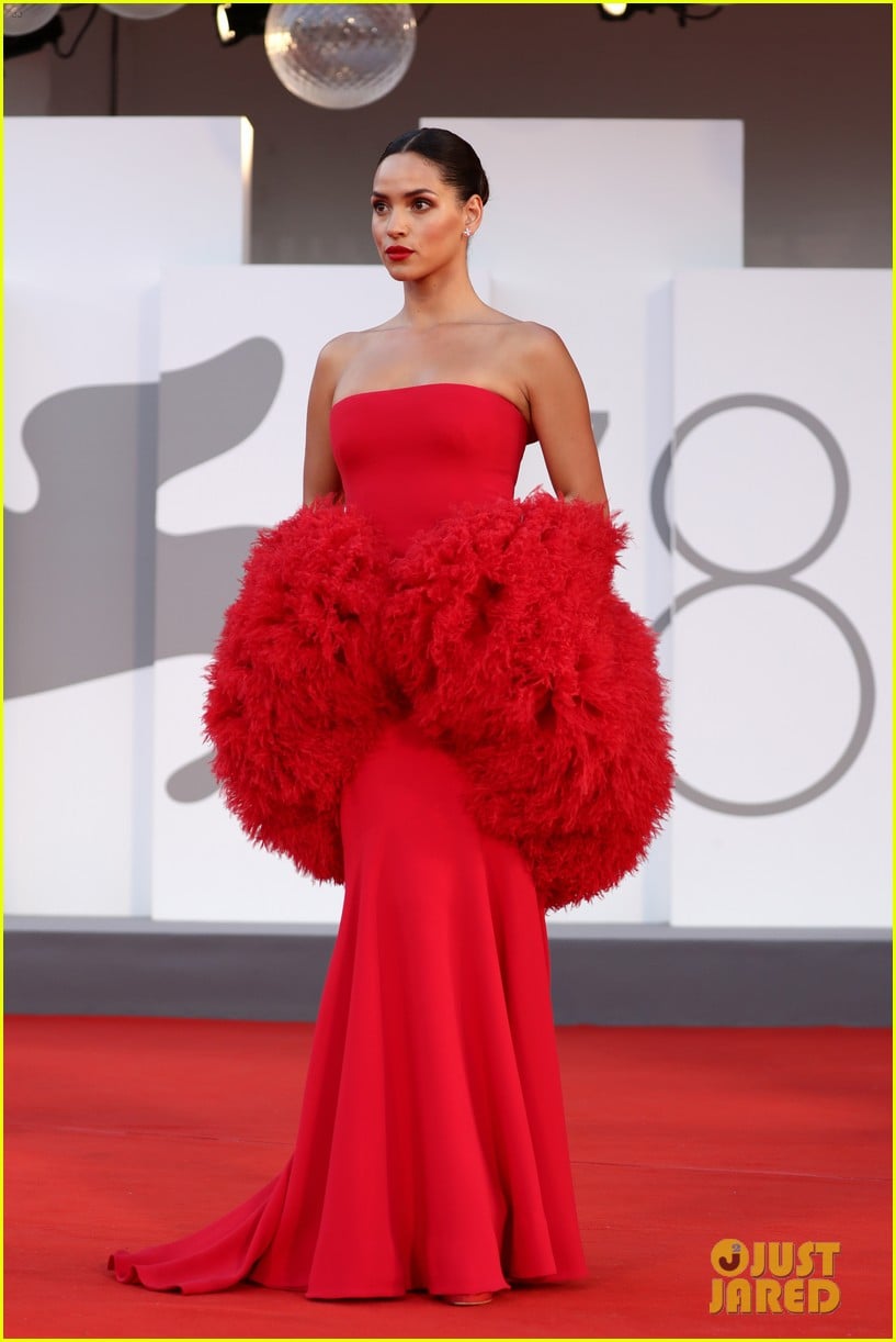 hailee steinfeld young hollywood venice film festival 31