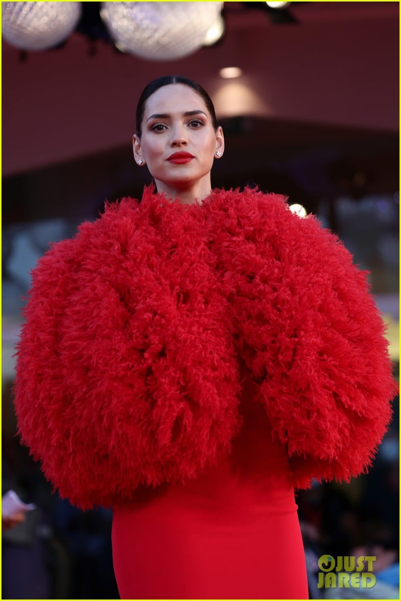 hailee steinfeld young hollywood venice film festival 32