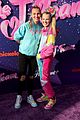 jojo siwa kisses kylie prew j team premiere 01