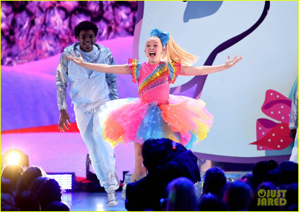 jojo siwa is putting nickelodeon on blast 09