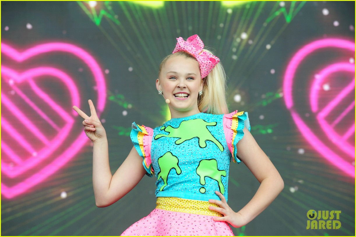 jojo siwa is putting nickelodeon on blast 11