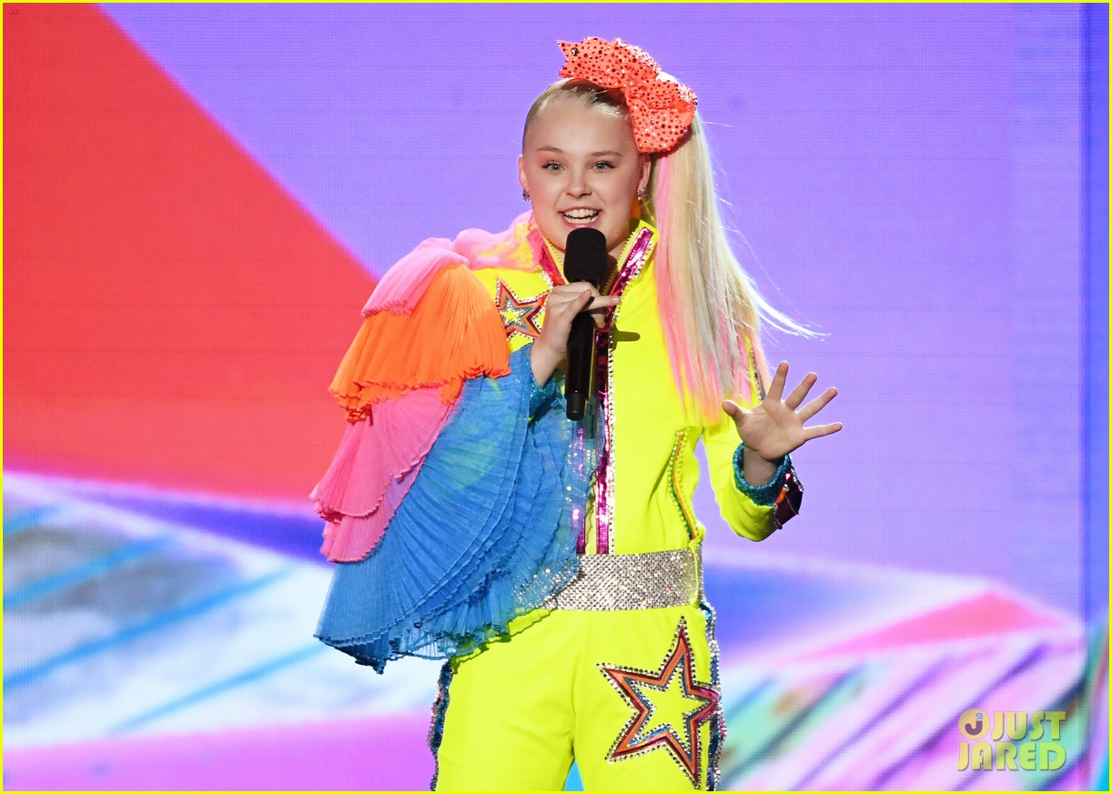 jojo siwa is putting nickelodeon on blast 16