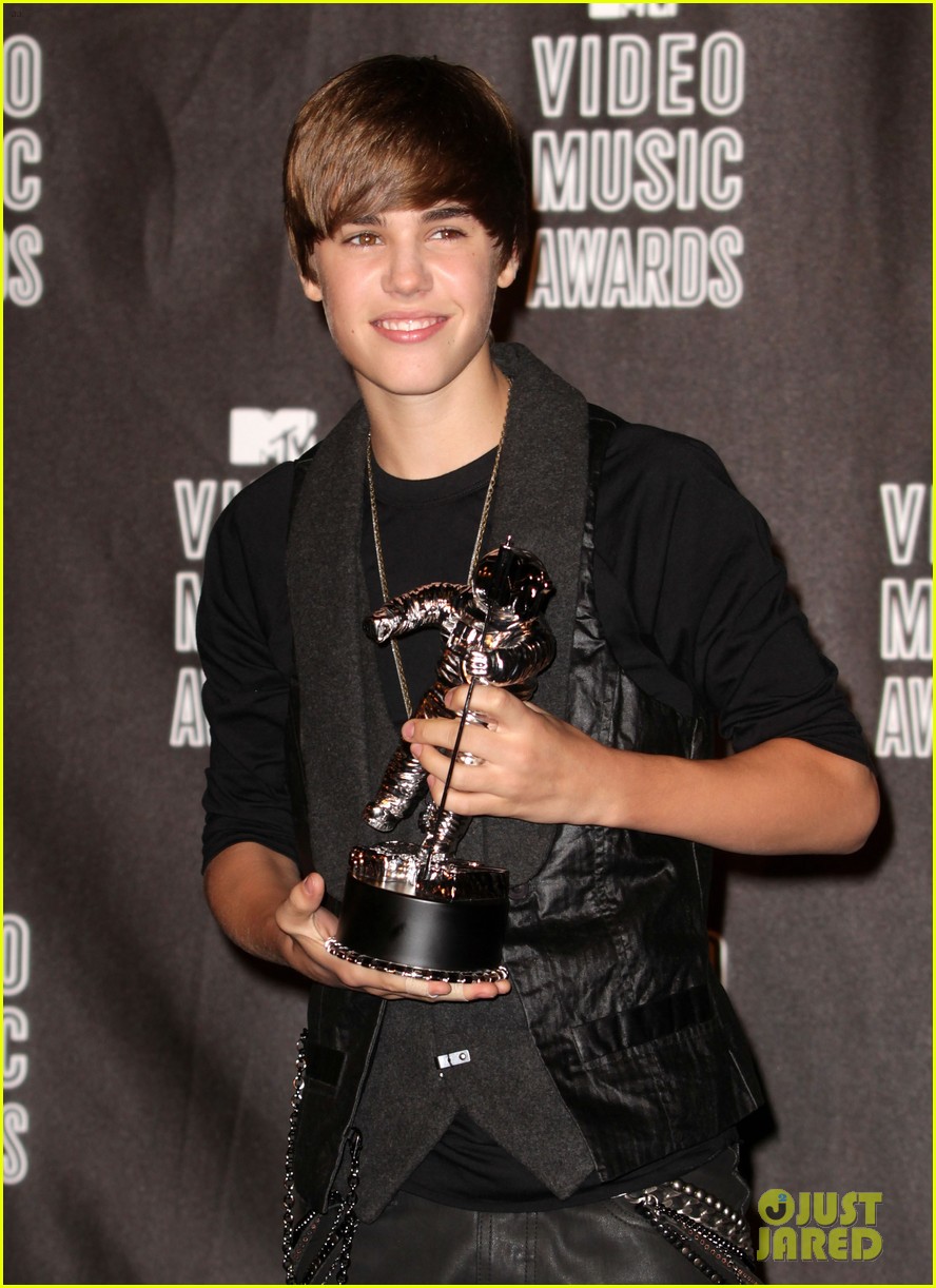 justin bieber returning to mtv vmas stage for first time in six years 03