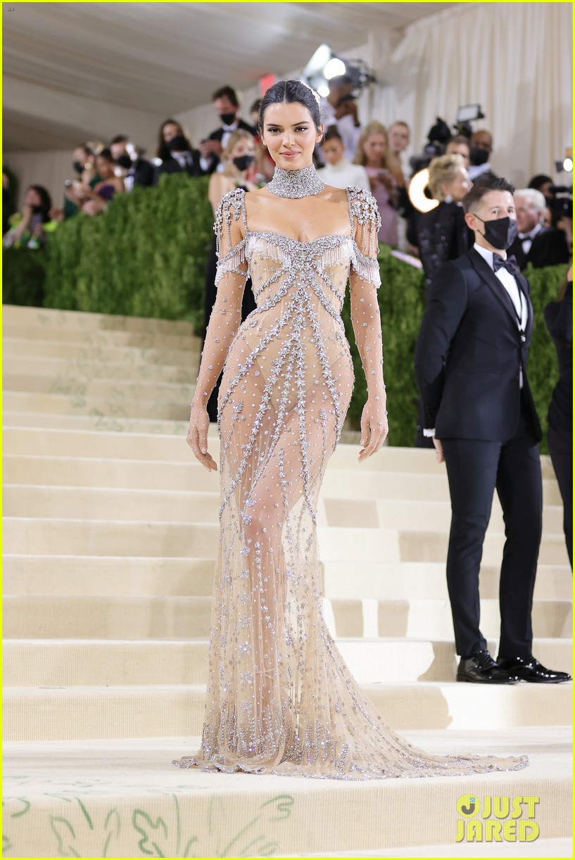 Gigi Hadid Has the Best Reaction to Kendall Jenner at Met Gala 2021 ...