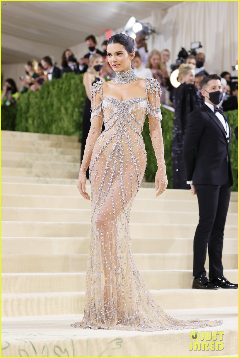 Gigi Hadid Has the Best Reaction to Kendall Jenner at Met Gala 2021 ...