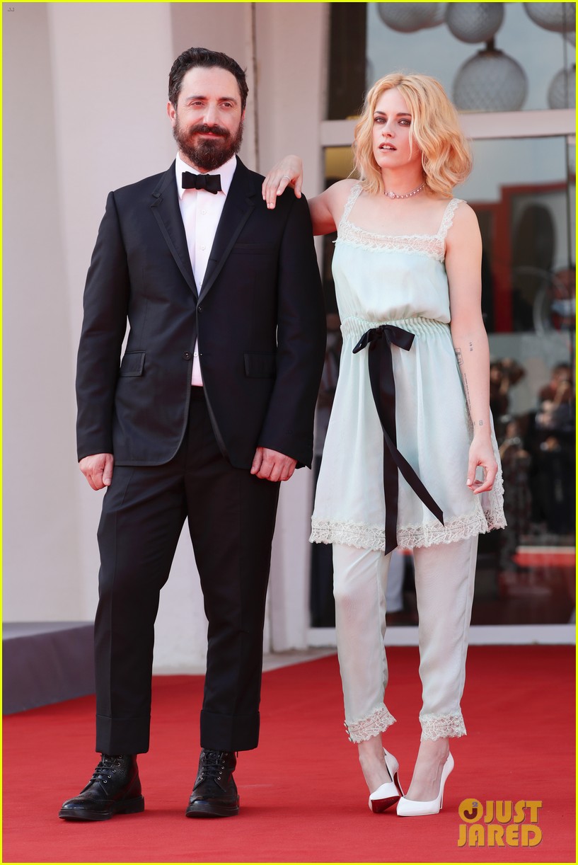 kristen stewart has the most fun at spencer venice film festival premiere 03