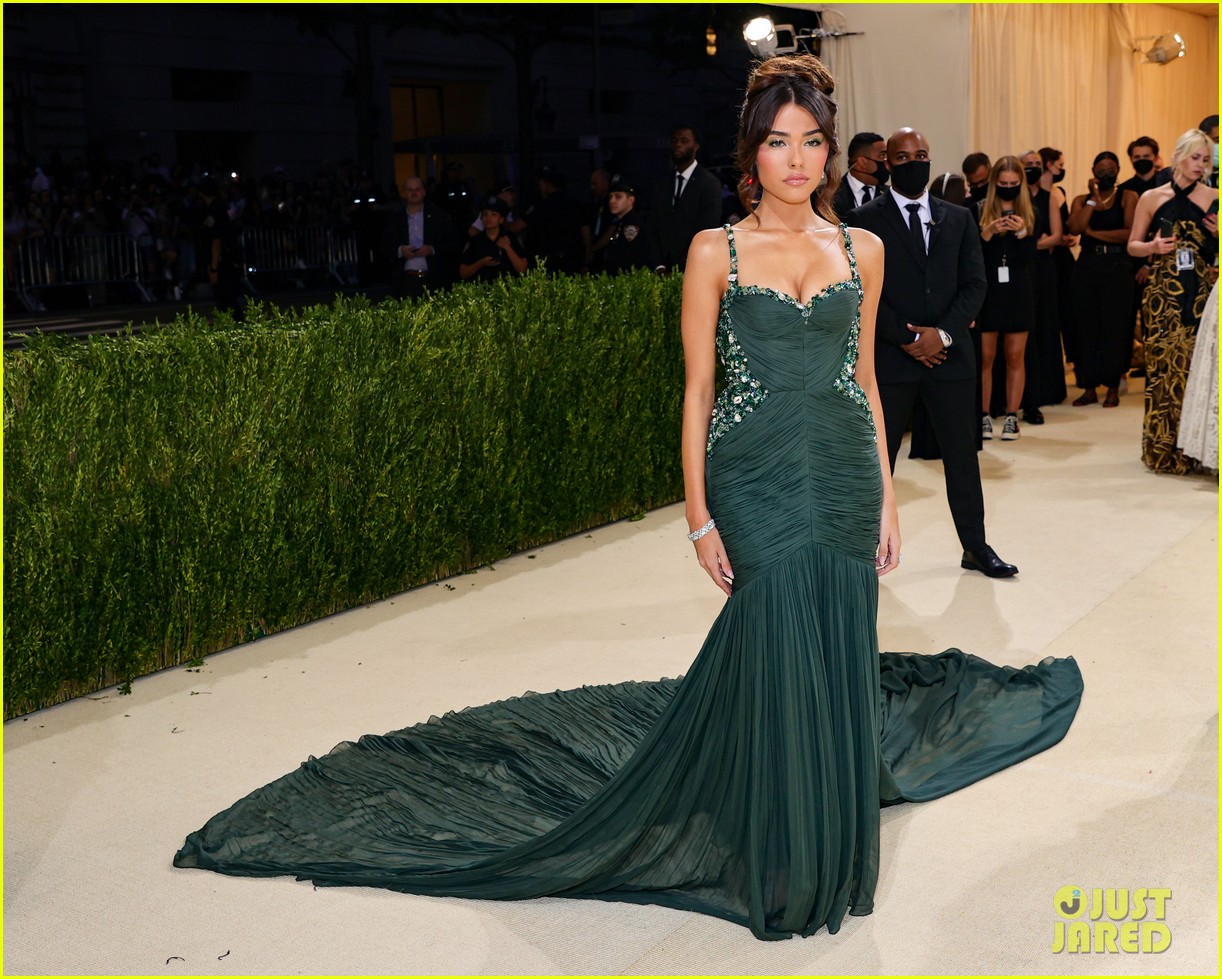madison beer has a moment at met gala 2021 01