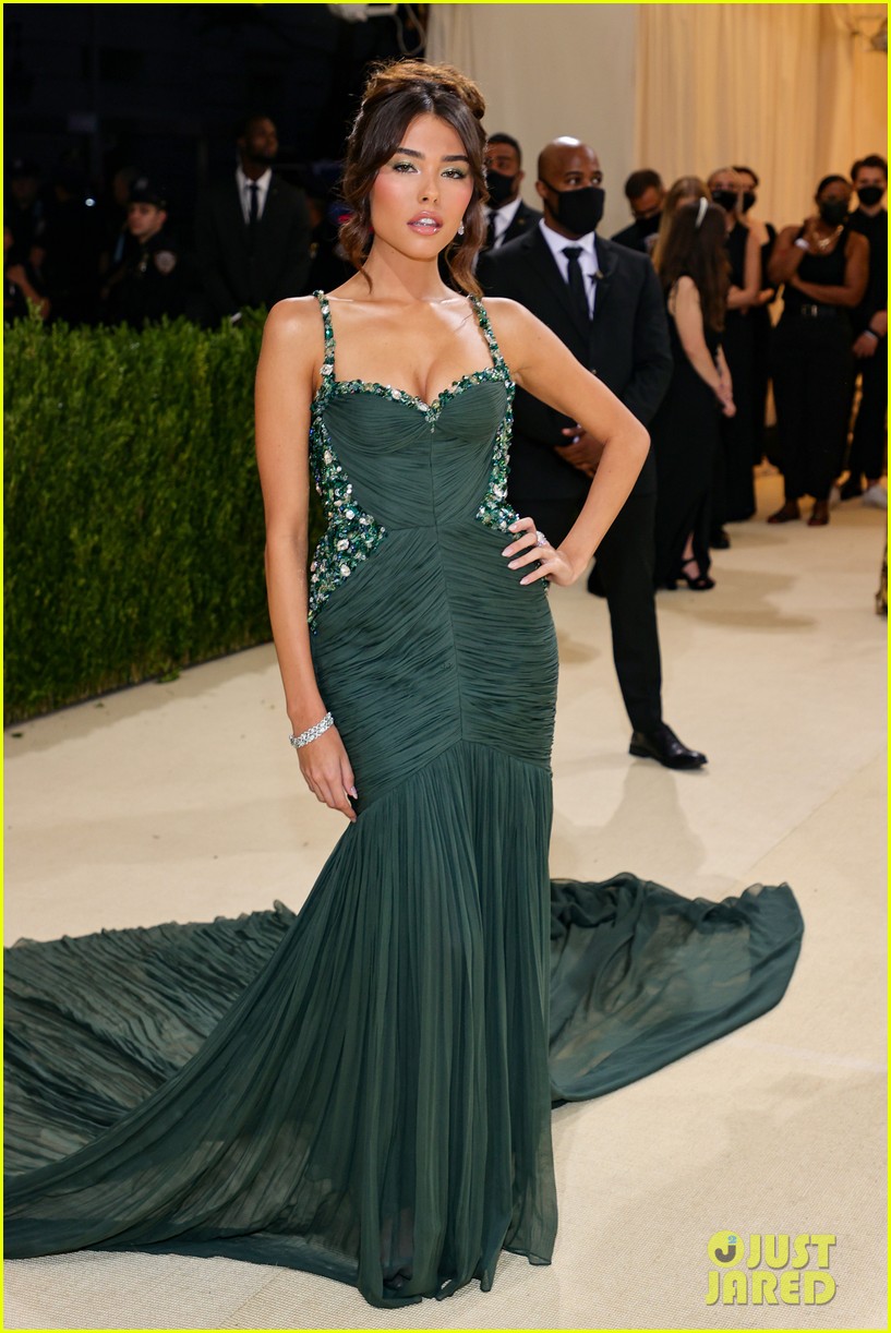 madison beer has a moment at met gala 2021 07