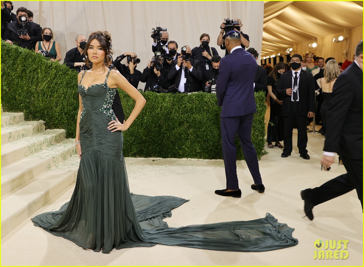 Full Sized Photo of madison beer has a moment at met gala 2021 08