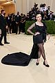 maisie williams is a super chic wednesday addams at met gala 2021 01