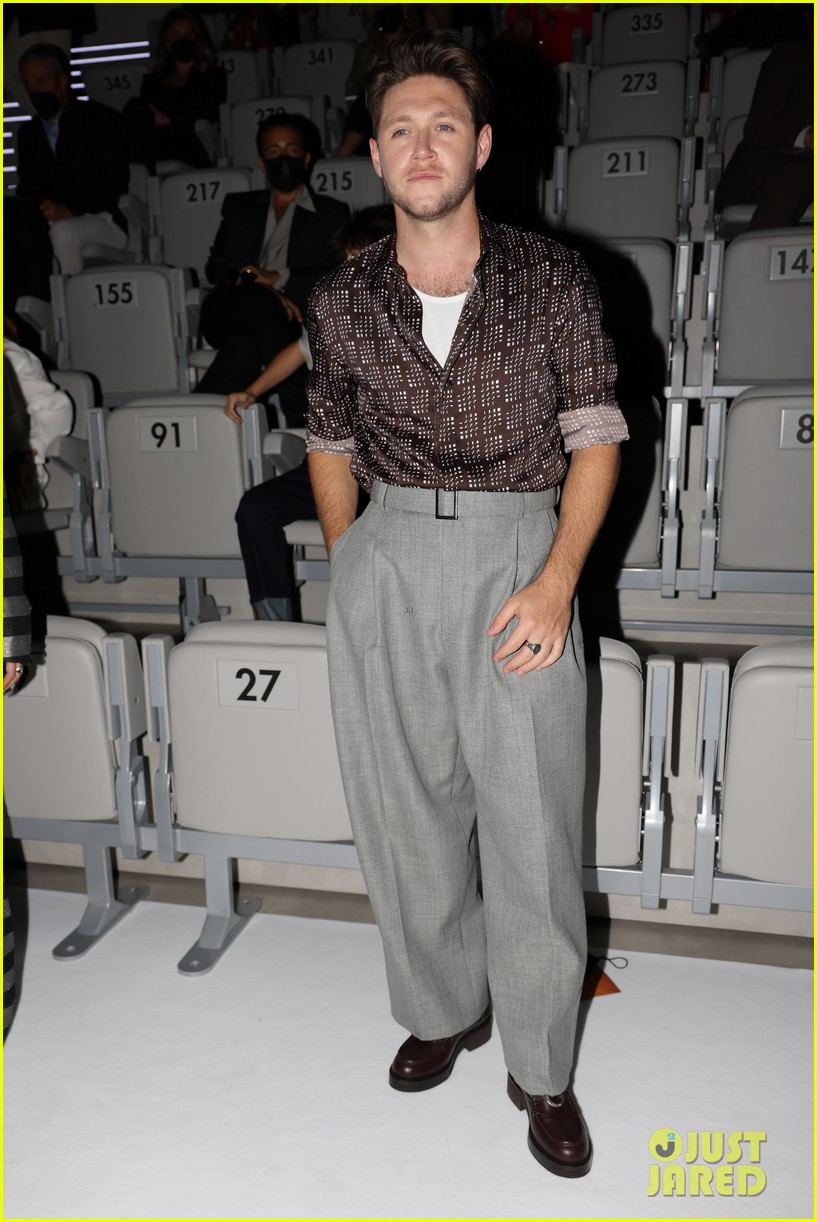 niall horan becky g jonah hauer king emporio armani front row 01
