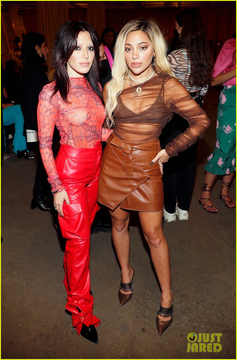 niki demar gabi demartino wrap fashion week at kim shui show 03