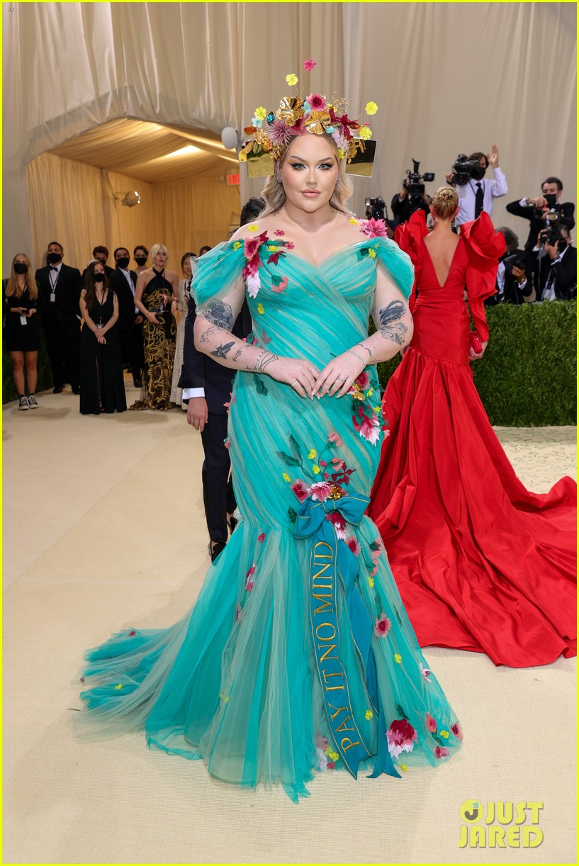 nikkie tutorials channels midsommar at first met gala 02