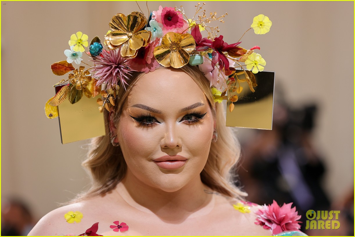 nikkie tutorials channels midsommar at first met gala 08