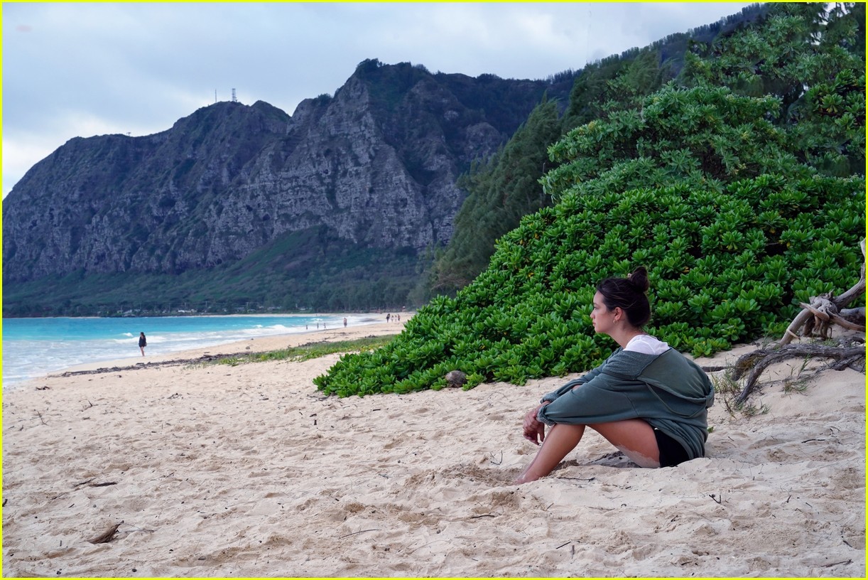 Full Sized Photo Of Peyton Elizabeth Lee Celebrates Doogie Kamealoha Premiere Peyton