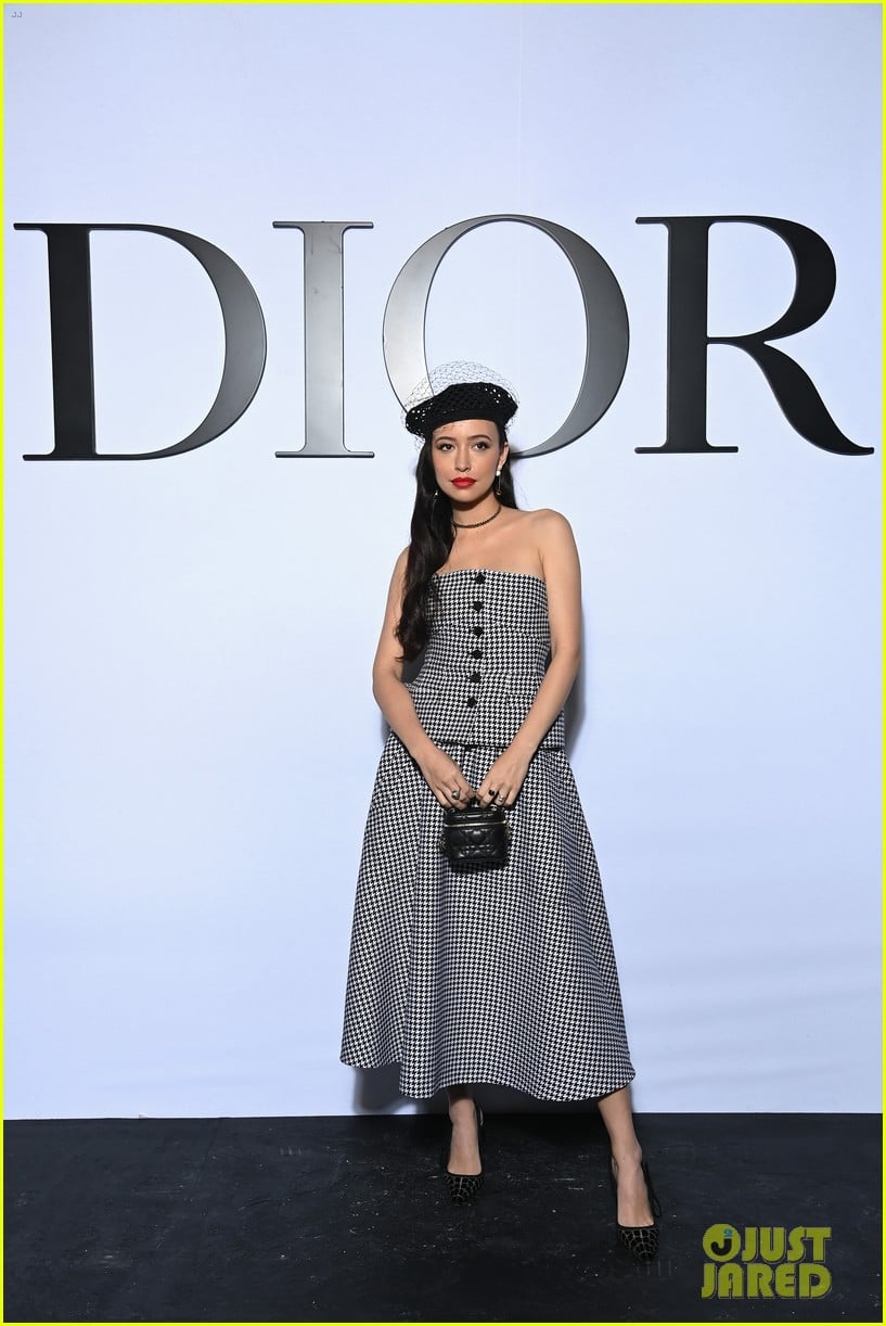 rachel zegler attends first paris fashion week sits front row at dior 04