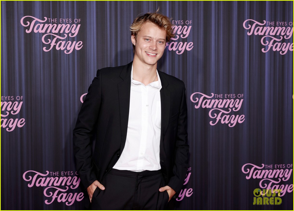rachel zegler steps out for her first movie premiere for the eyes of tammy faye 05