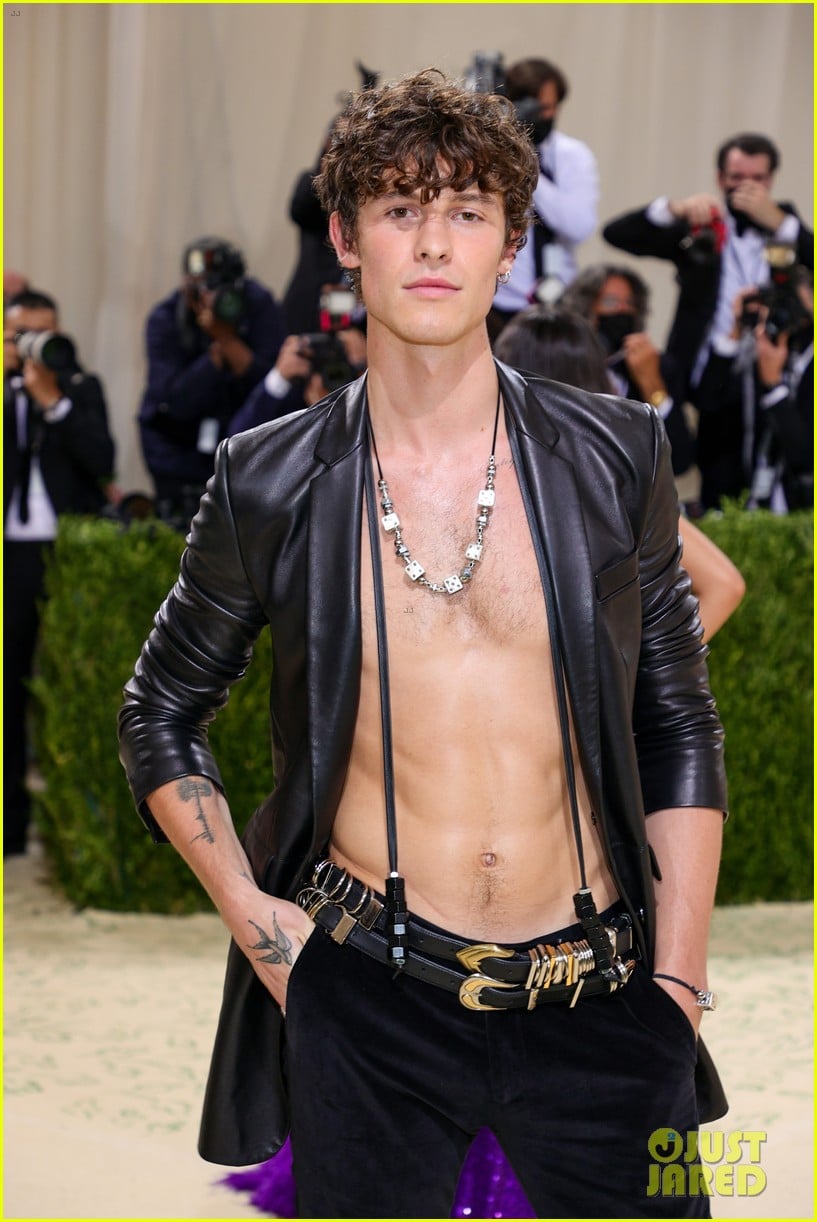 Shawn Mendes Goes Shirtless For Met Gala 2021 With Camila Cabello Photo 1323838 Photo 3536