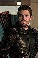 stephen gets permanent tribute to arrow with new tattoo 05