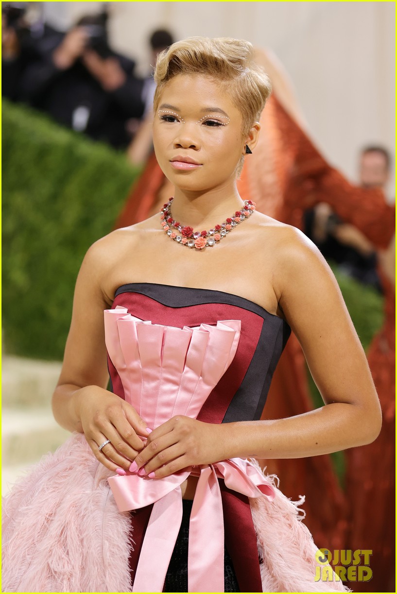 Full Sized Photo of storm reid wears short blonde hair for met gala