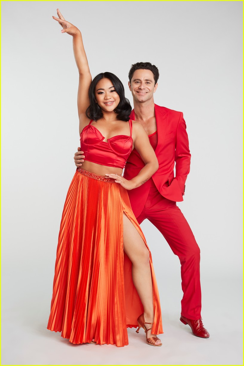 Suni Lee Jives Her Way Through 'Dancing With The Stars' Night 1 With