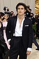 zoey deutch charles melton step out for met gala 2021 02
