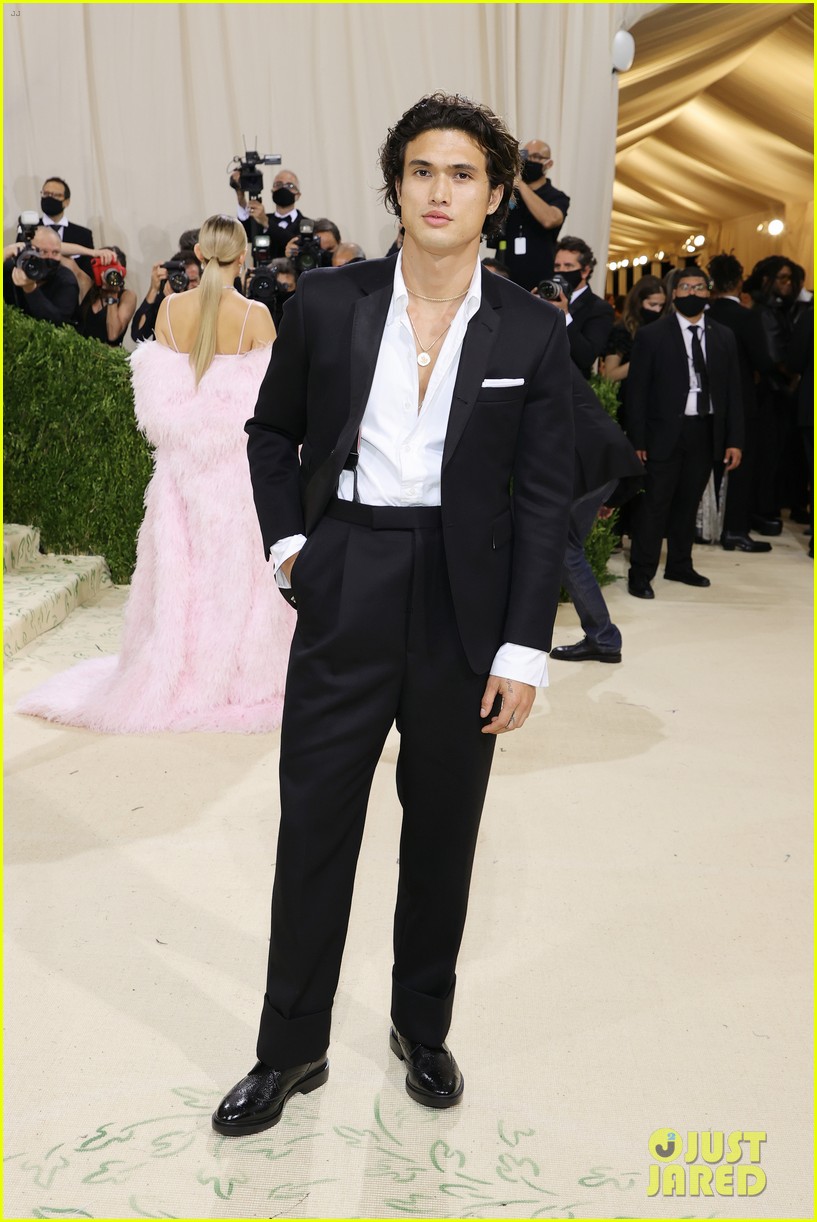 Full Sized Photo of zoey deutch charles melton step out for met gala ...