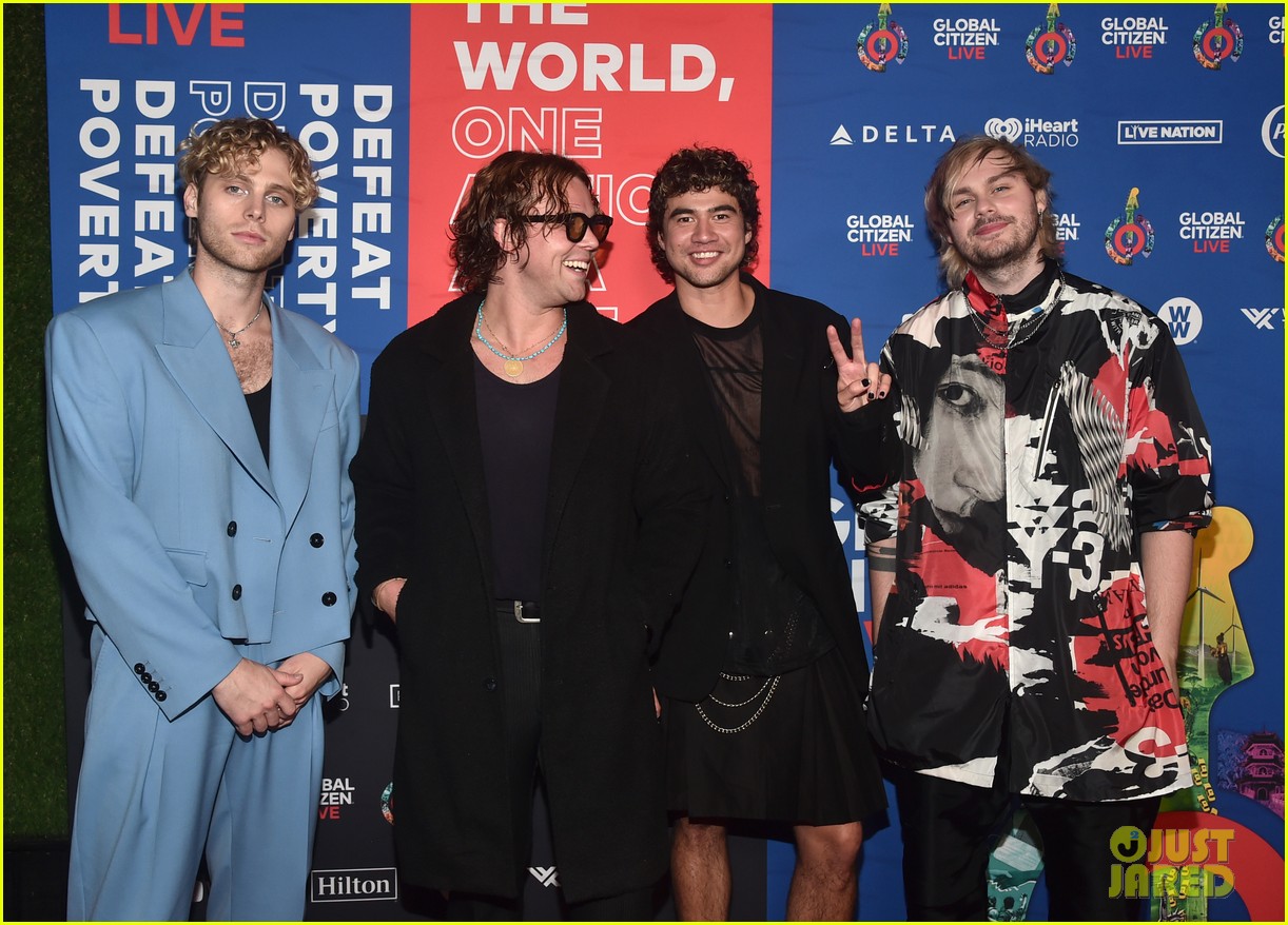 5 seconds of summer sign new global record deal 02