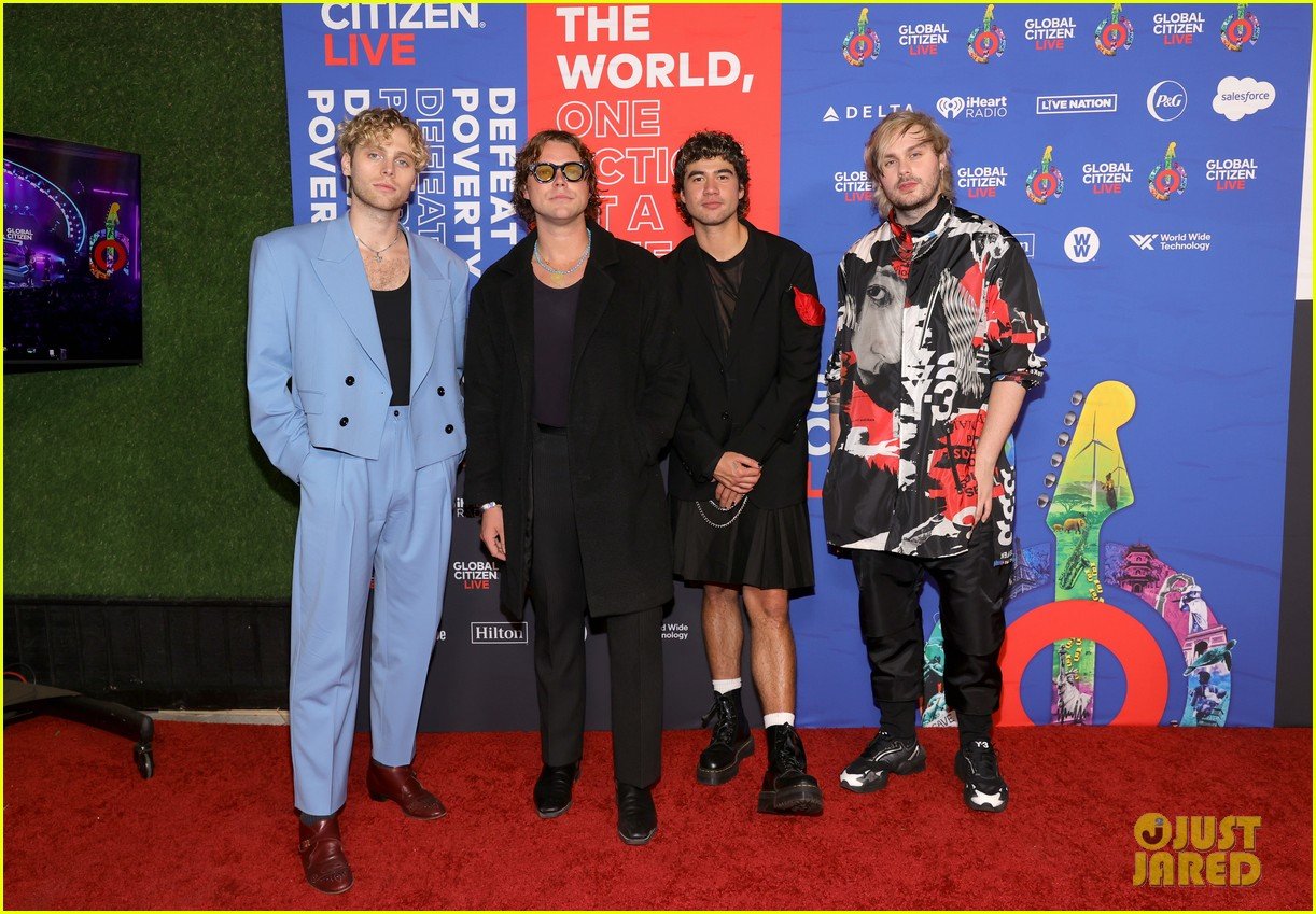 5 seconds of summer sign new global record deal 04