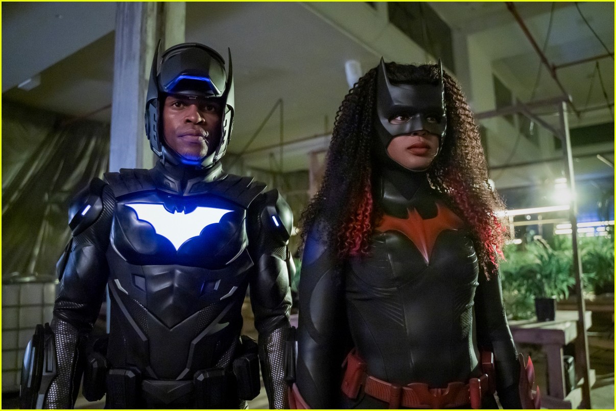javicia leslie returns as batwoman for season three tonight 10