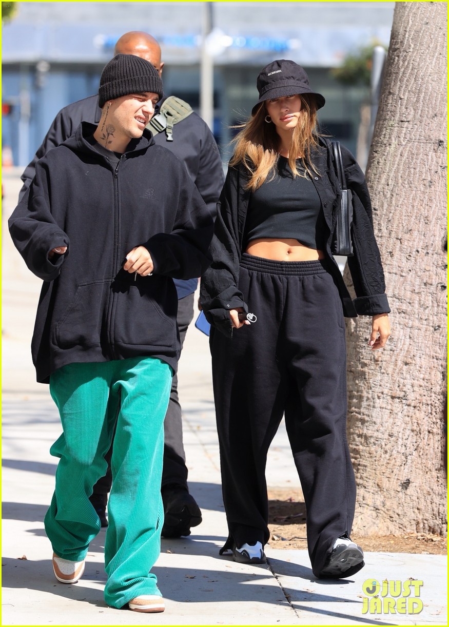 Justin Bieber Wears Baggy Sweats on Saturday Morning Outing with Hailey  Photo 1326019  Hailey Baldwin Hailey Bieber Justin Bieber Pictures   Just Jared Jr