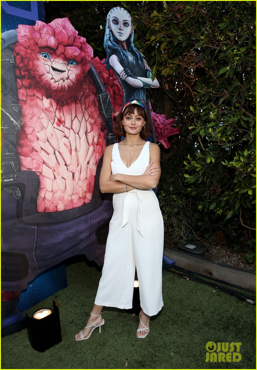brett gray ella purnell more attend star trek prodigy screening 01