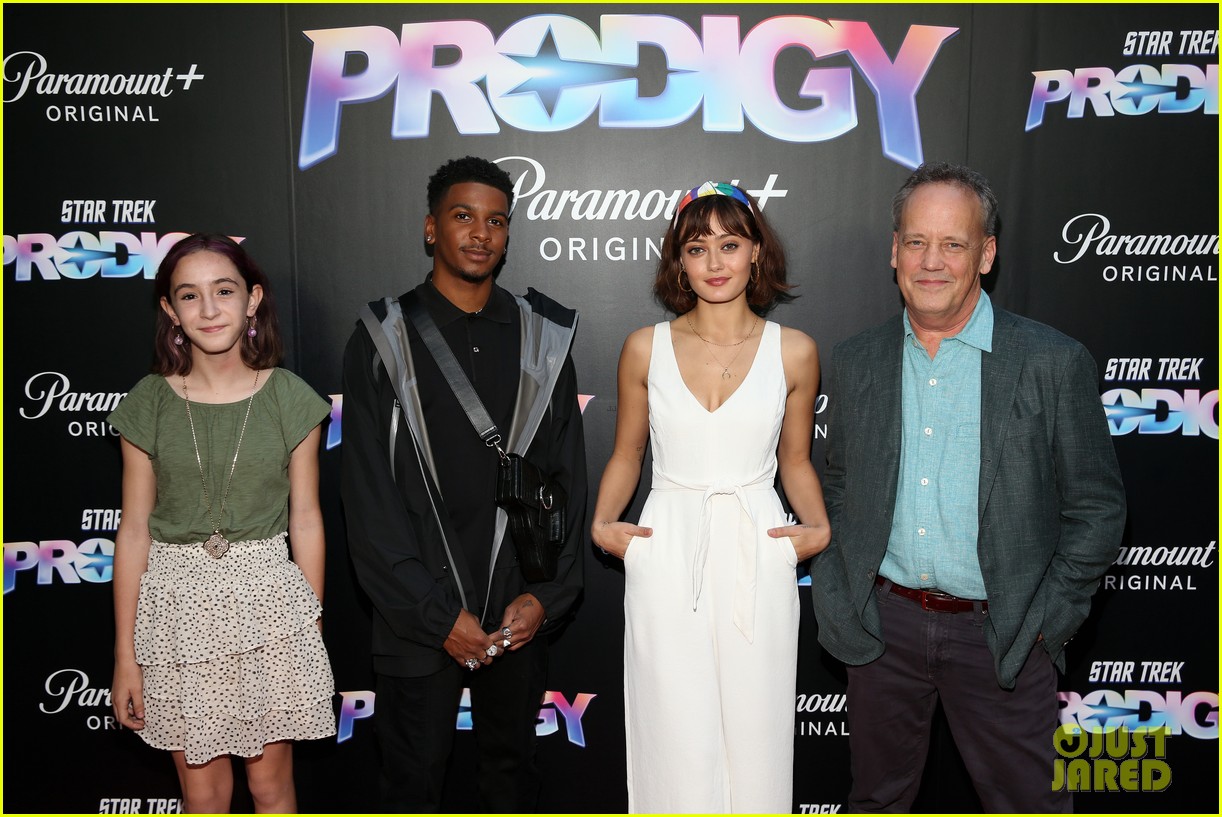 brett gray ella purnell more attend star trek prodigy screening 13