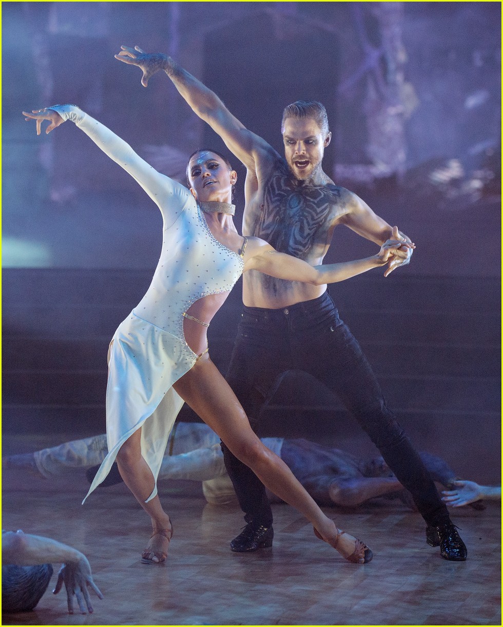 Derek Hough & Hayley Erbert Dance a Tango On 'Dancing With The Stars