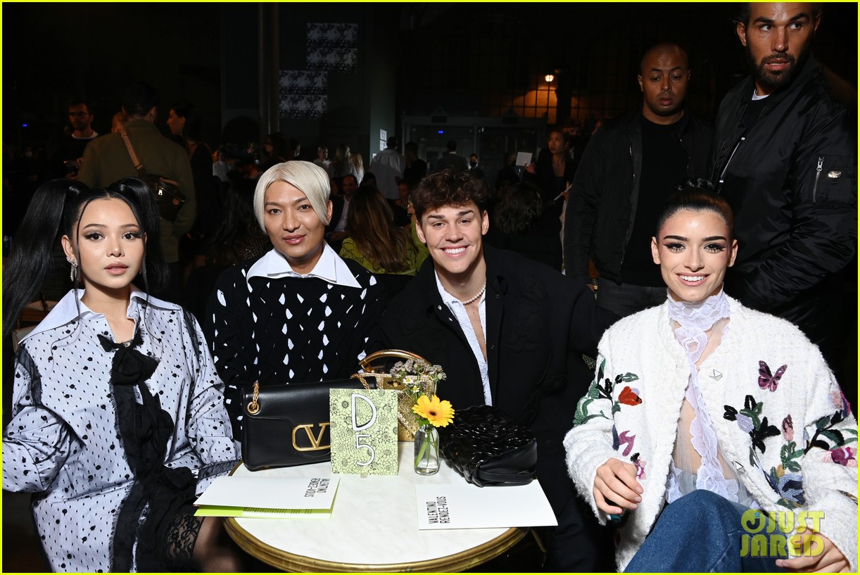 Full Sized Photo of dixie damelio noah beck attend valentino show at