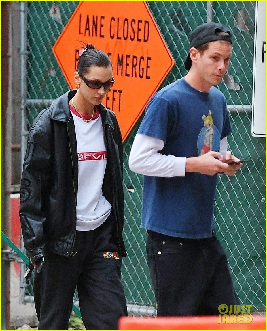 bella hadid boyfriend marc kalman spend time with her brother 05