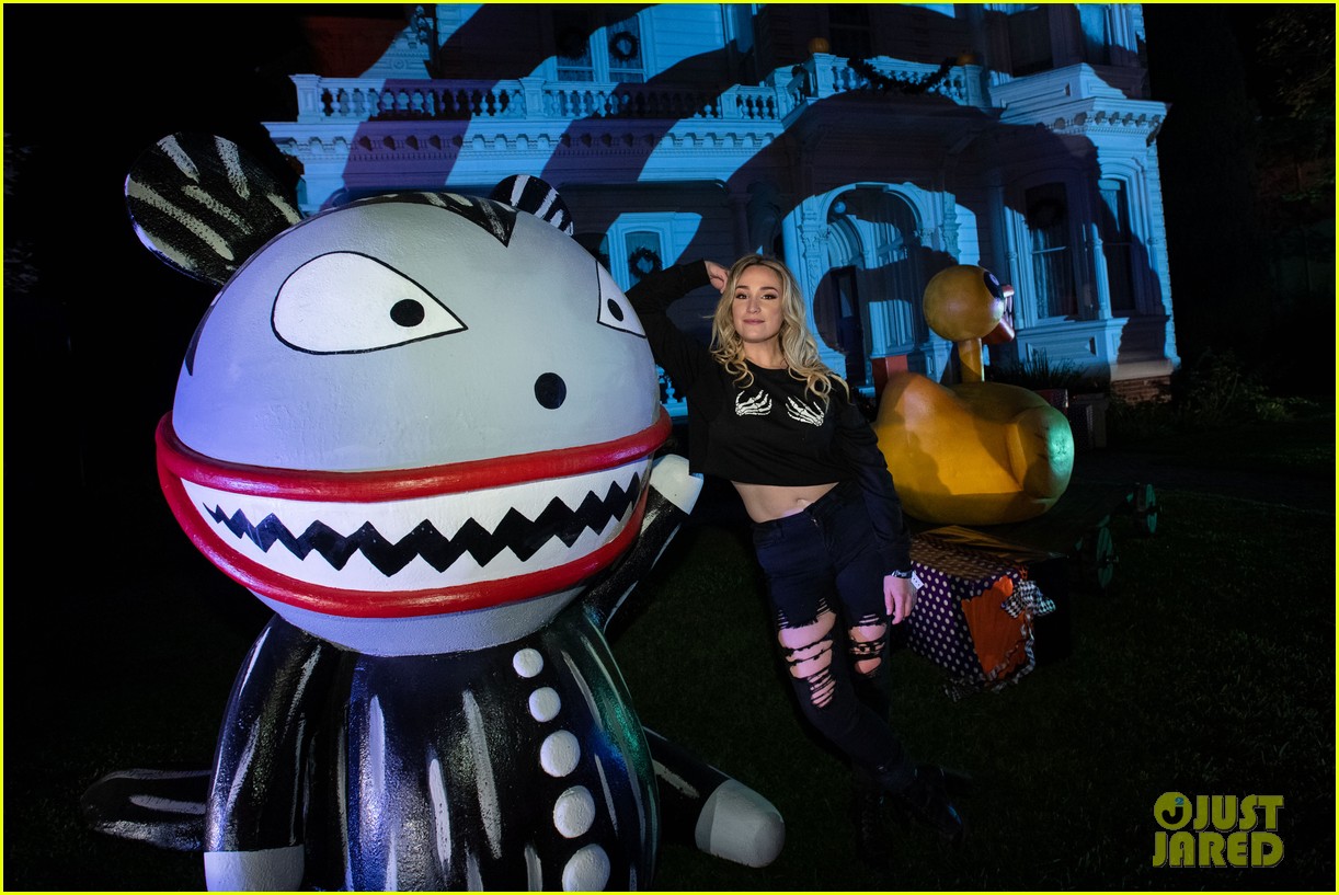 cierra ramirez isabella ferreira anthony keyvan more attend freeforms halloween road 21