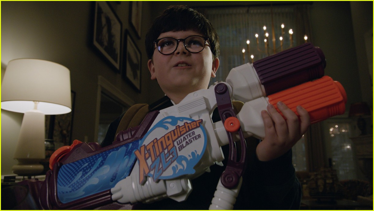 archie yates gets left home alone in home sweet home alone trailer 05
