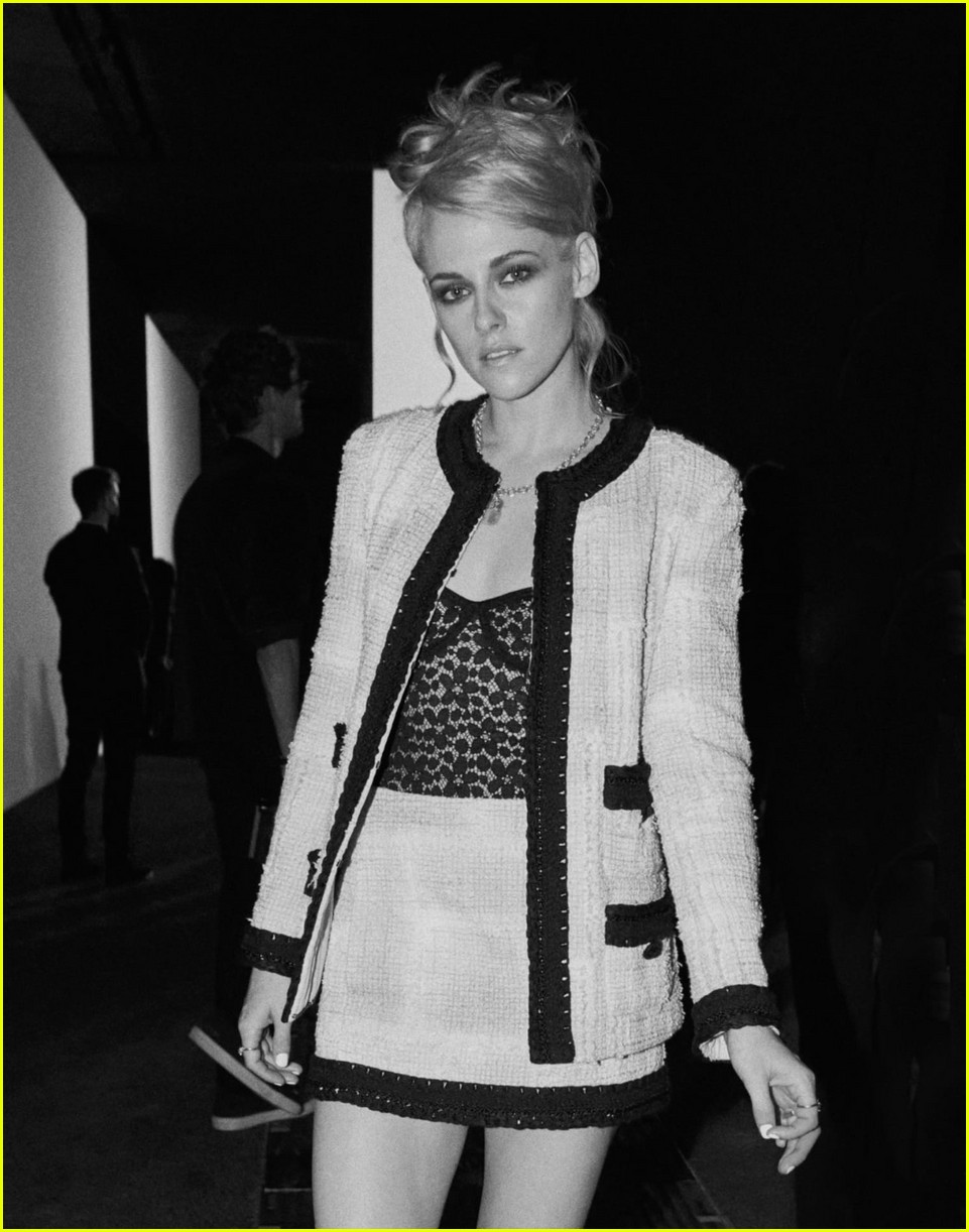jennie kristen stewart more sit front row at chanel paris fashion week show 07.