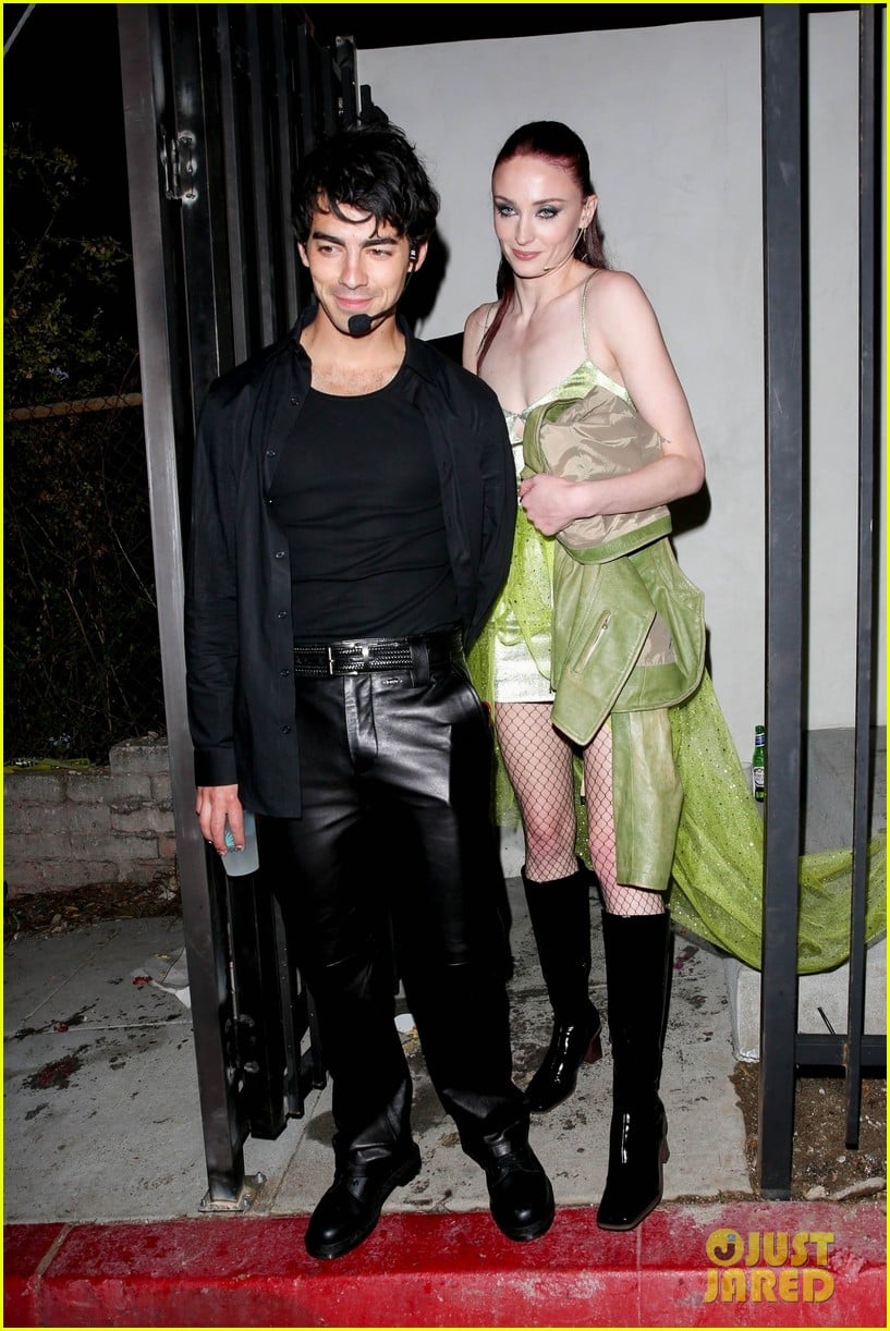 Sophie Turner & Joe Jonas Wear 'The Lizzie McGuire Movie' Halloween