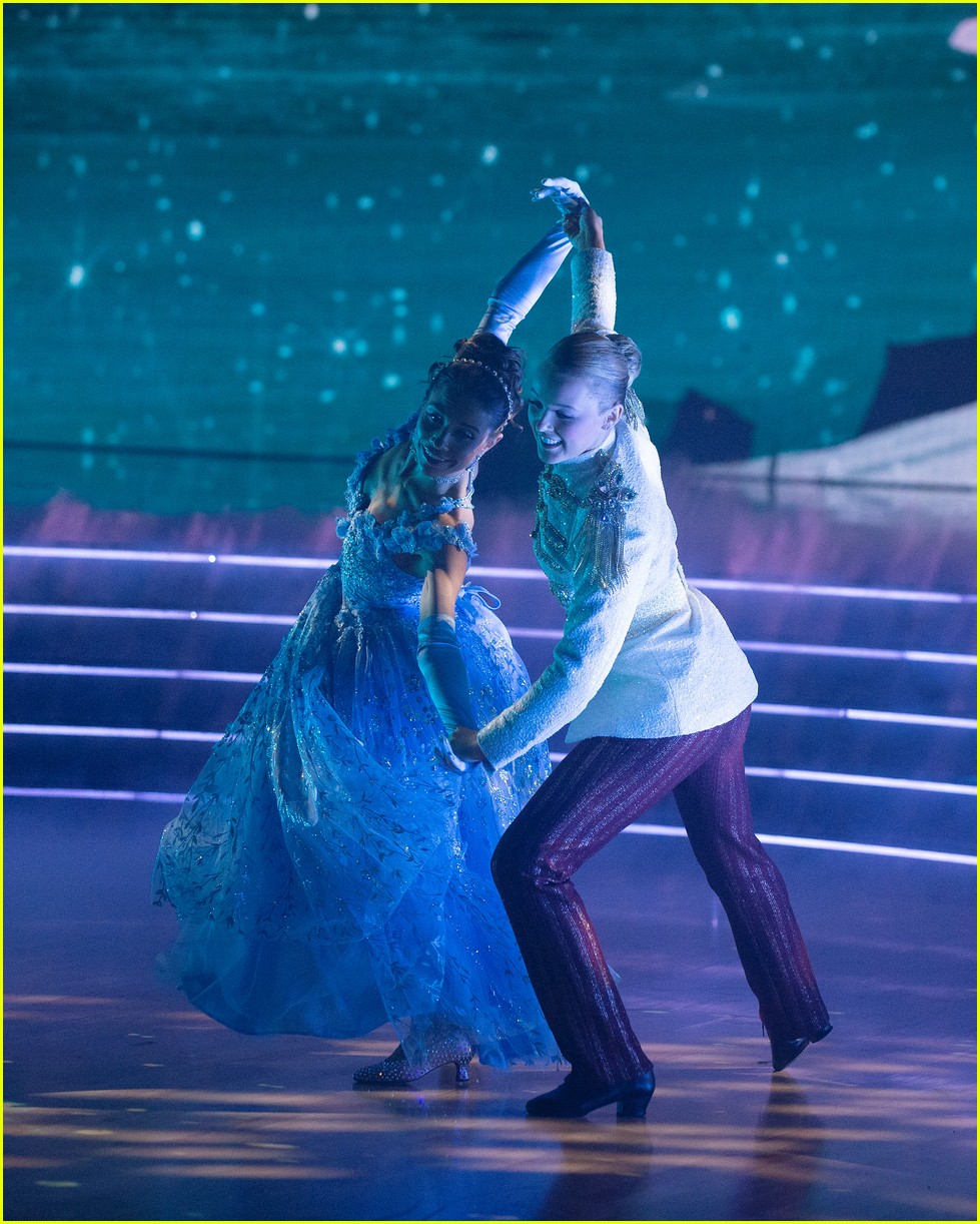 jojo siwa turns into prince charming for dwts disney heroes night 02