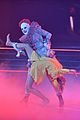 jojo siwa gets creepy as pennywise for dwts with jenna johnson 05